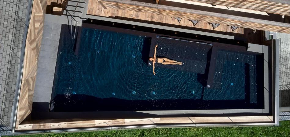 The pool from above Hotel Mezdì