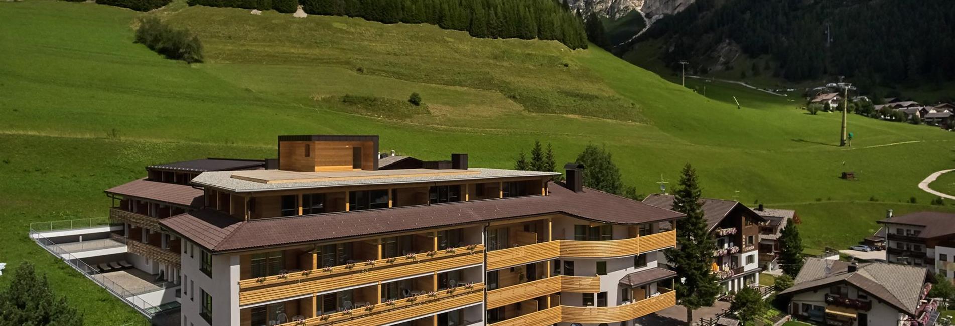 Hotel Mezdì outside