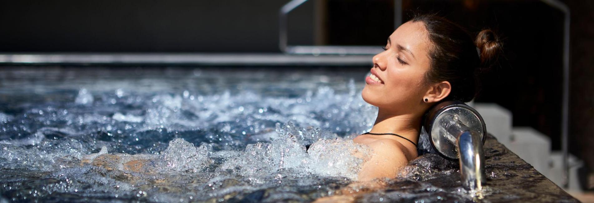 Relax in the Whirlpool Hotel Mezdì