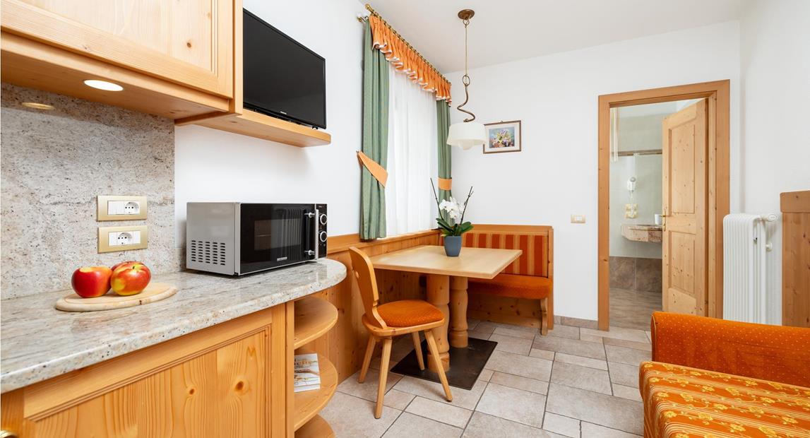 Dininig/living room with kitchenette - Apartment Ciaulunch