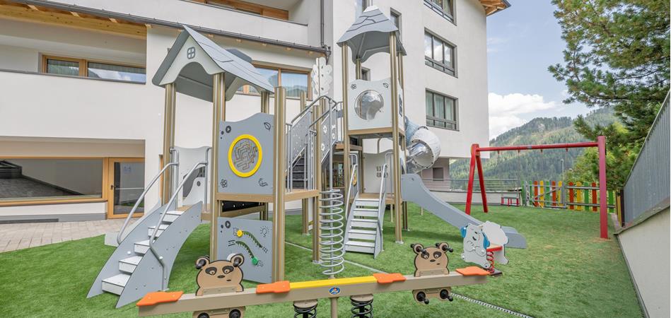 The playground in the garden of Hotel Mezdì